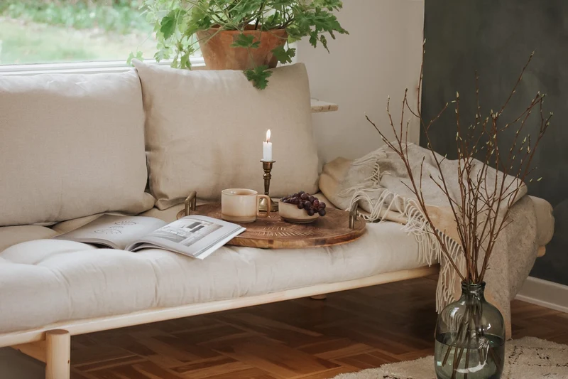 Lit de jour en pin massif avec matelas beige 75x200cm Pace - Karup Design