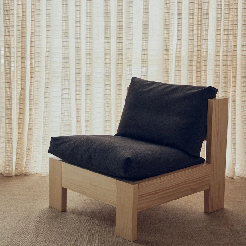 Fauteuil en pin et laine britannique peignée 65x72,5x62,5cm Icon - Form&Refine