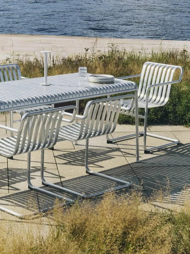 Chaise de jardin avec accoudoirs en acier galvanisé 54x65x80cm Palissade - HAY