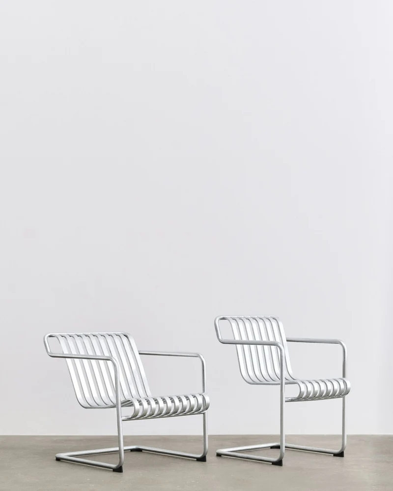 Chaise de jardin avec accoudoirs en acier galvanisé 54x65x80cm Palissade - HAY