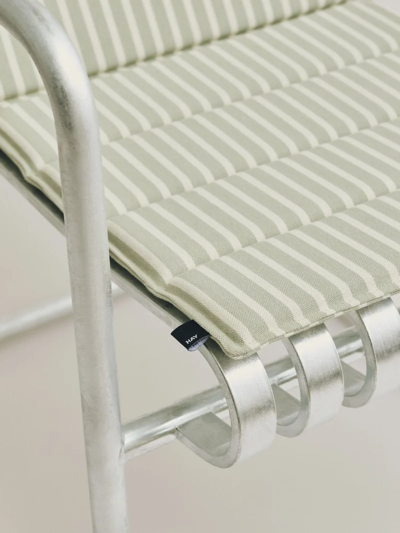 Chaise de jardin avec accoudoirs en acier galvanisé 54x65x80cm Palissade - HAY