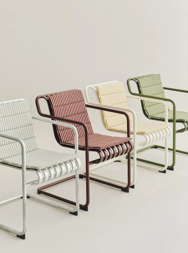 Chaise de jardin avec accoudoirs en acier rouge 54x65x80cm Palissade - HAY