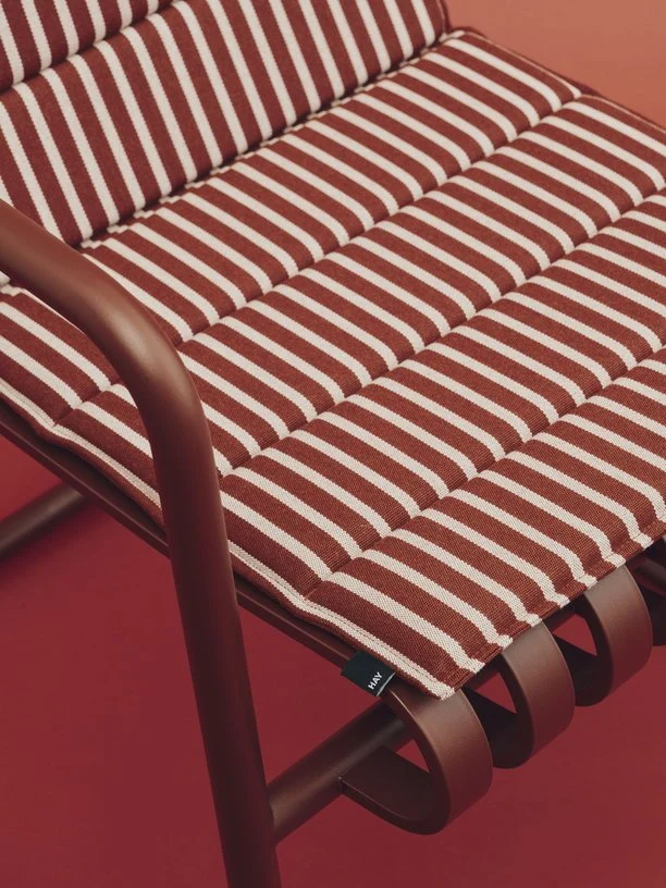 Chaise de jardin avec accoudoirs en acier rouge 54x65x80cm Palissade - HAY
