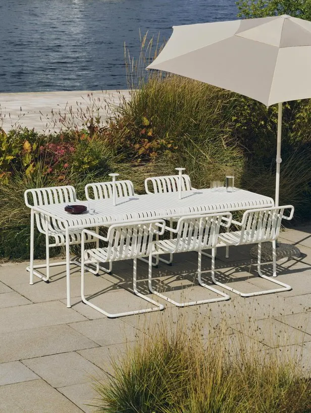 Chaise de jardin avec accoudoirs en acier blanc crème 54x65x80cm Palissade - HAY