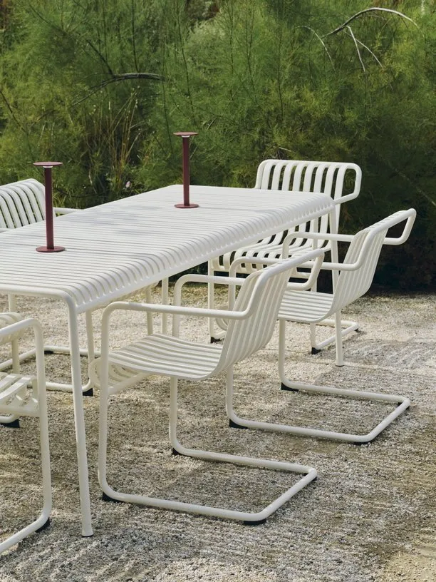 Chaise de jardin avec accoudoirs en acier blanc crème 54x65x80cm Palissade - HAY
