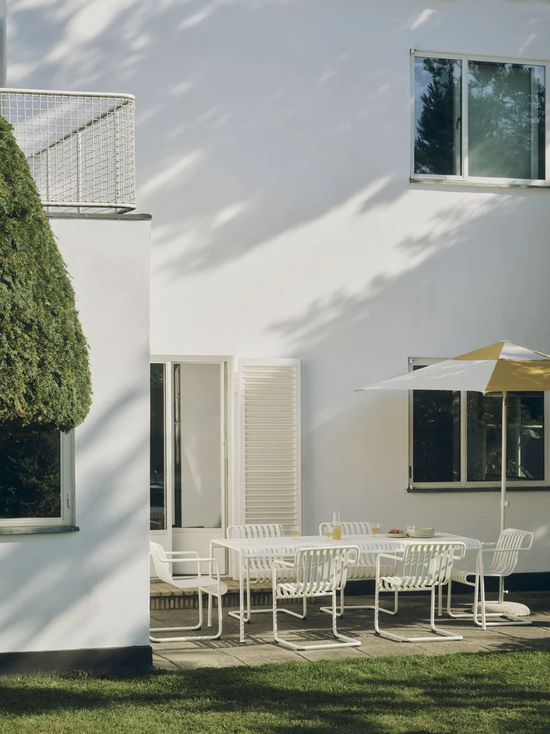 Chaise de jardin avec accoudoirs en acier blanc crème 54x65x80cm Palissade - HAY