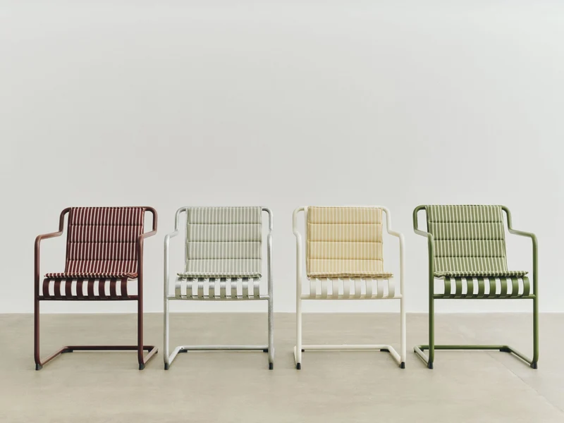 Chaise de jardin avec accoudoirs en acier blanc crème 54x65x80cm Palissade - HAY