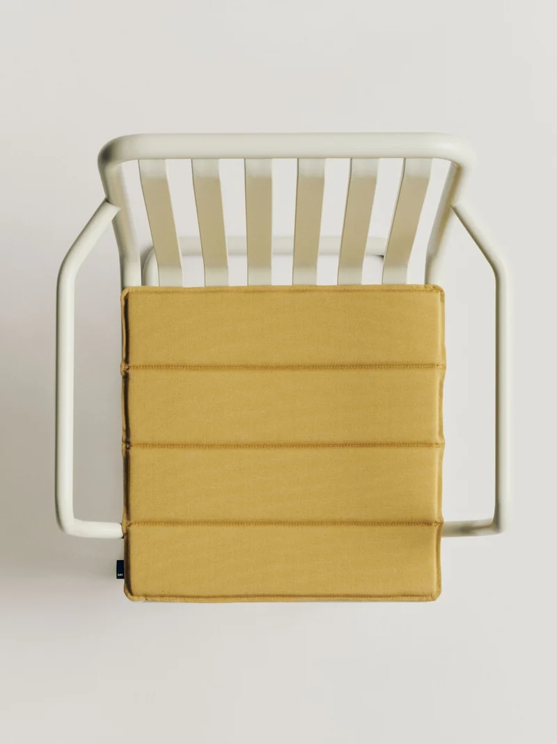 Chaise de jardin avec accoudoirs en acier blanc crème 54x65x80cm Palissade - HAY