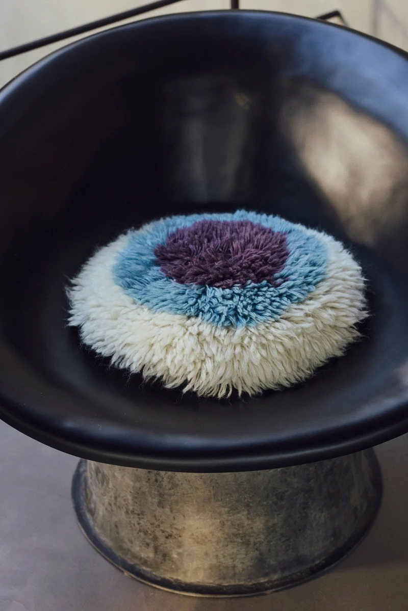 Coussin rond en laine bleu et violet 40cm eye catcher Fluffy - HKLiving