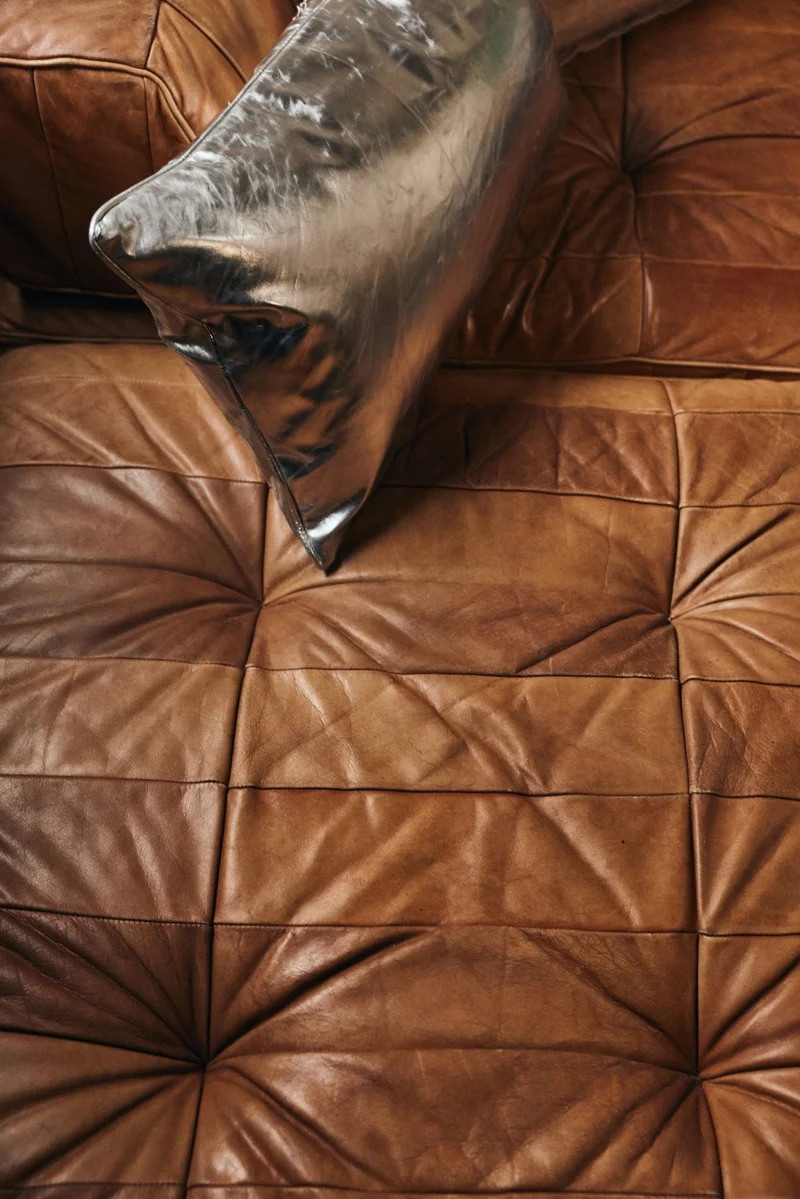 Coussin rectangulaire faux cuir argenté 60x35cm - HKLiving
