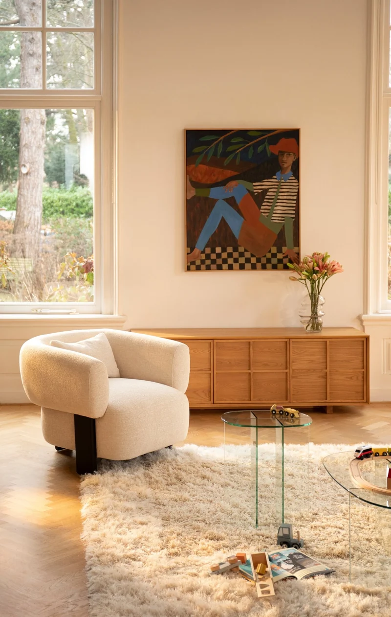 Fauteuil en velours beige et bois marron Neil - Zuiver