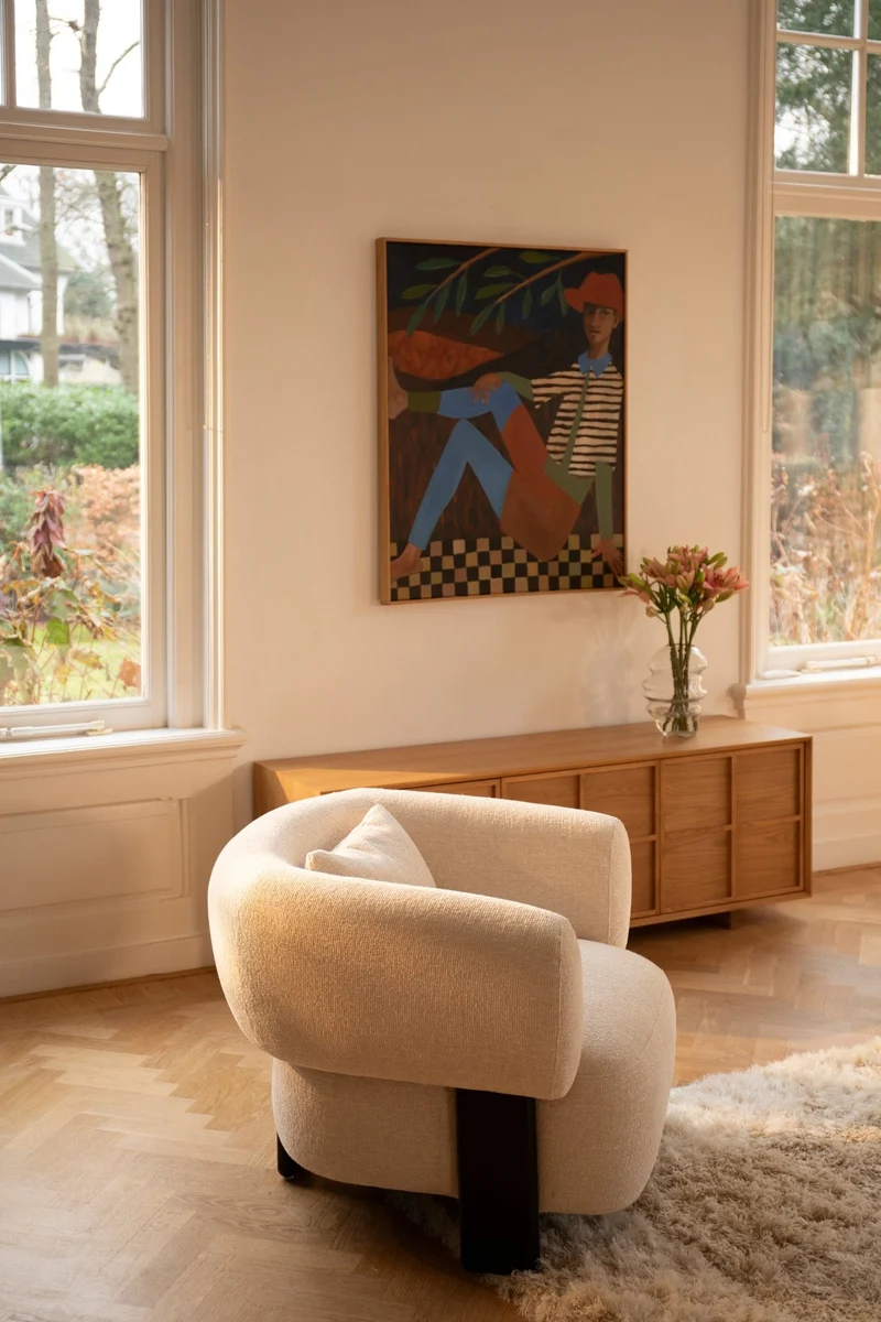 Fauteuil en velours beige et bois marron Neil - Zuiver