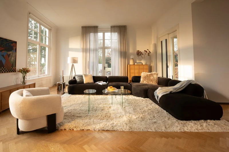 Fauteuil en velours beige et bois marron Neil - Zuiver