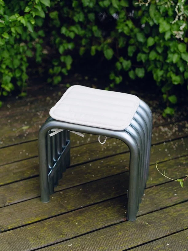 Tabouret en acier galvanisé chromé Nokk - noo.ma