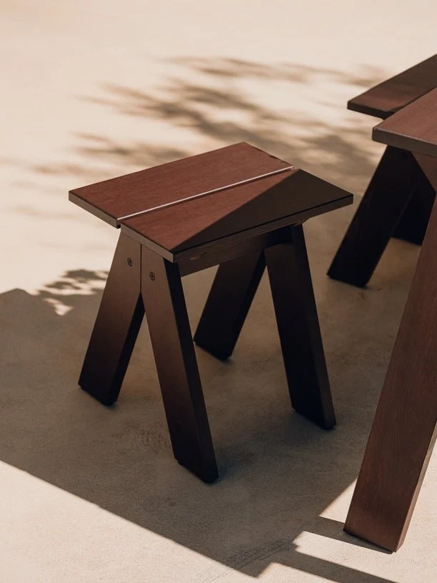 Tabouret de jardin en bois de pin massif brun cacao 40x40x44cm Navo - noo.ma