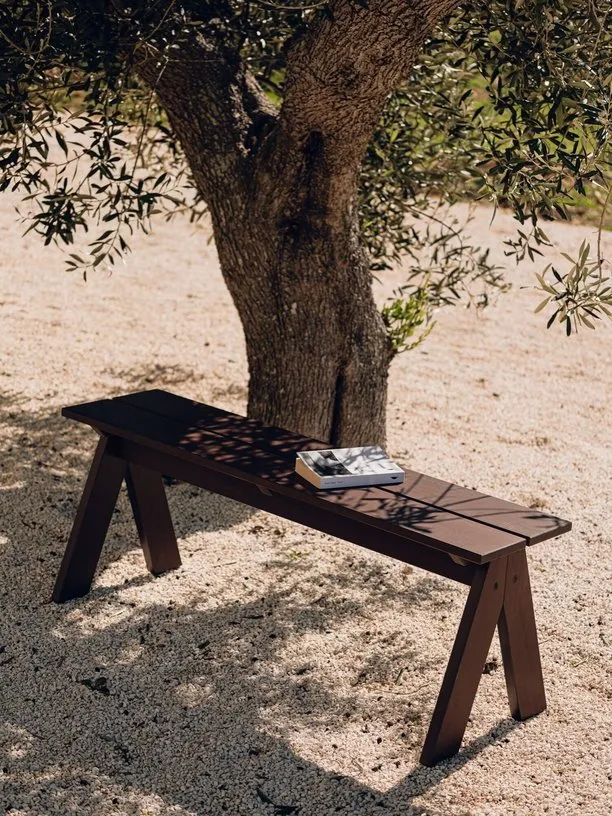Banc de jardin en bois de pin massif brun cacao 120x40x44cm Navo - noo.ma