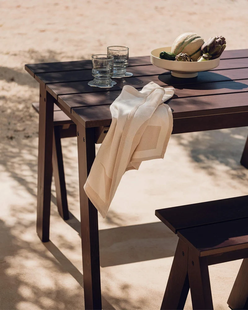 Table de jardin en bois de pin massif brun cacao 79x77x73cm Navo - noo.ma