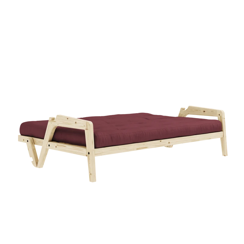Canapé-lit en pin massif avec accoudoirs et matelas en coton bordeaux 130x190cm Grab - Karup Design