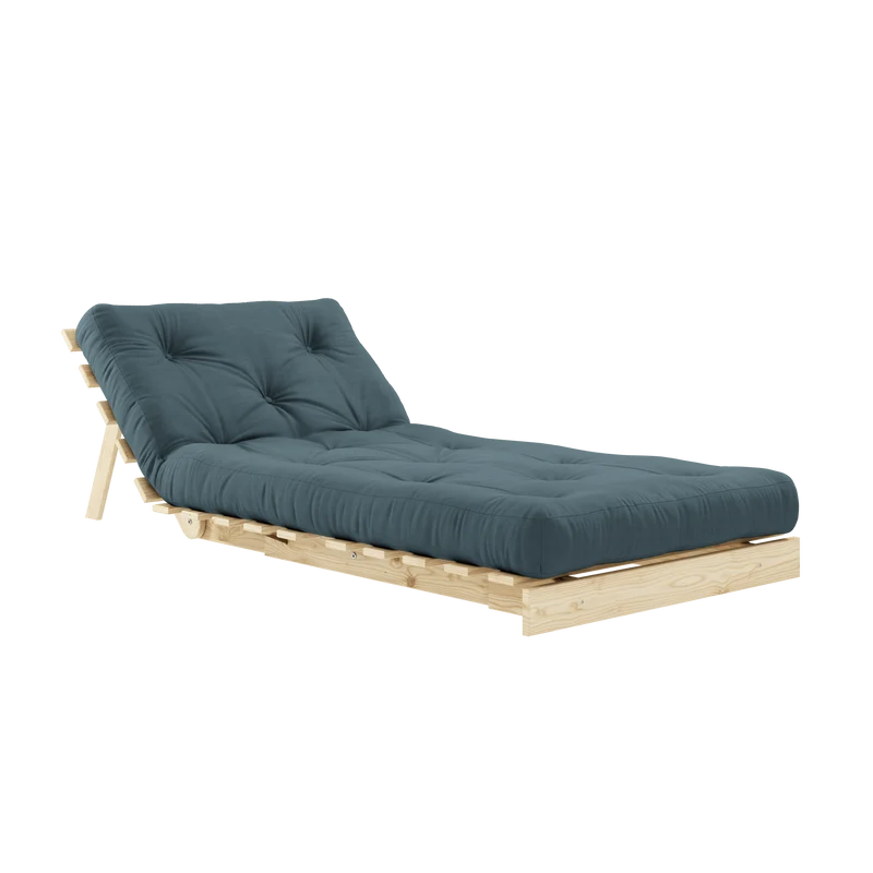Canapé-lit en pin massif avec matelas bleu pétrole 90x200cm Raw roots - Karup Design