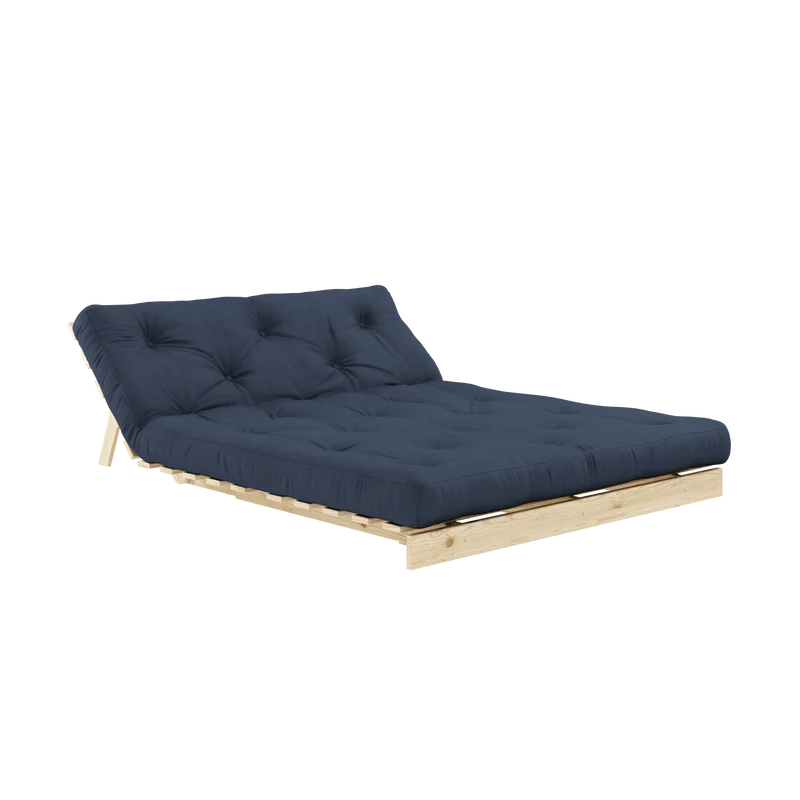 Canapé-lit en pin massif avec matelas bleu marine 140x200cm Raw roots - Karup Design