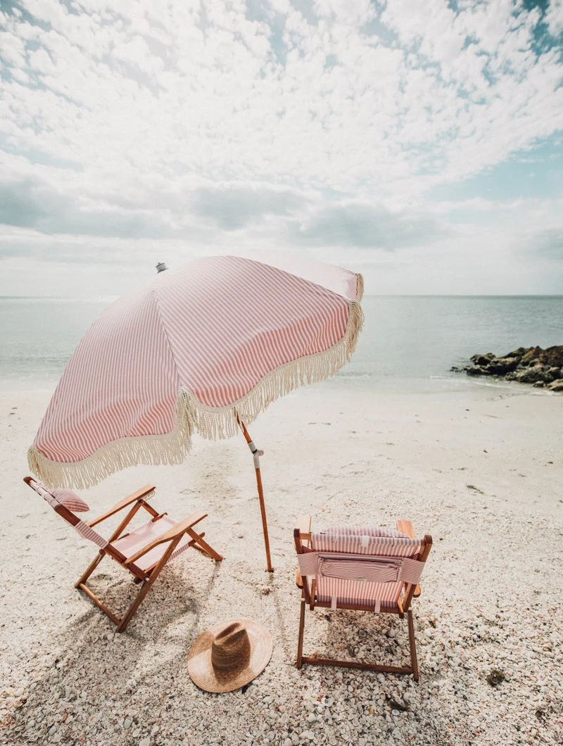 Chaise de plage pliante en toile à rayures rose Lauren's Stripe The Tommy Chair - Business & Pleasure