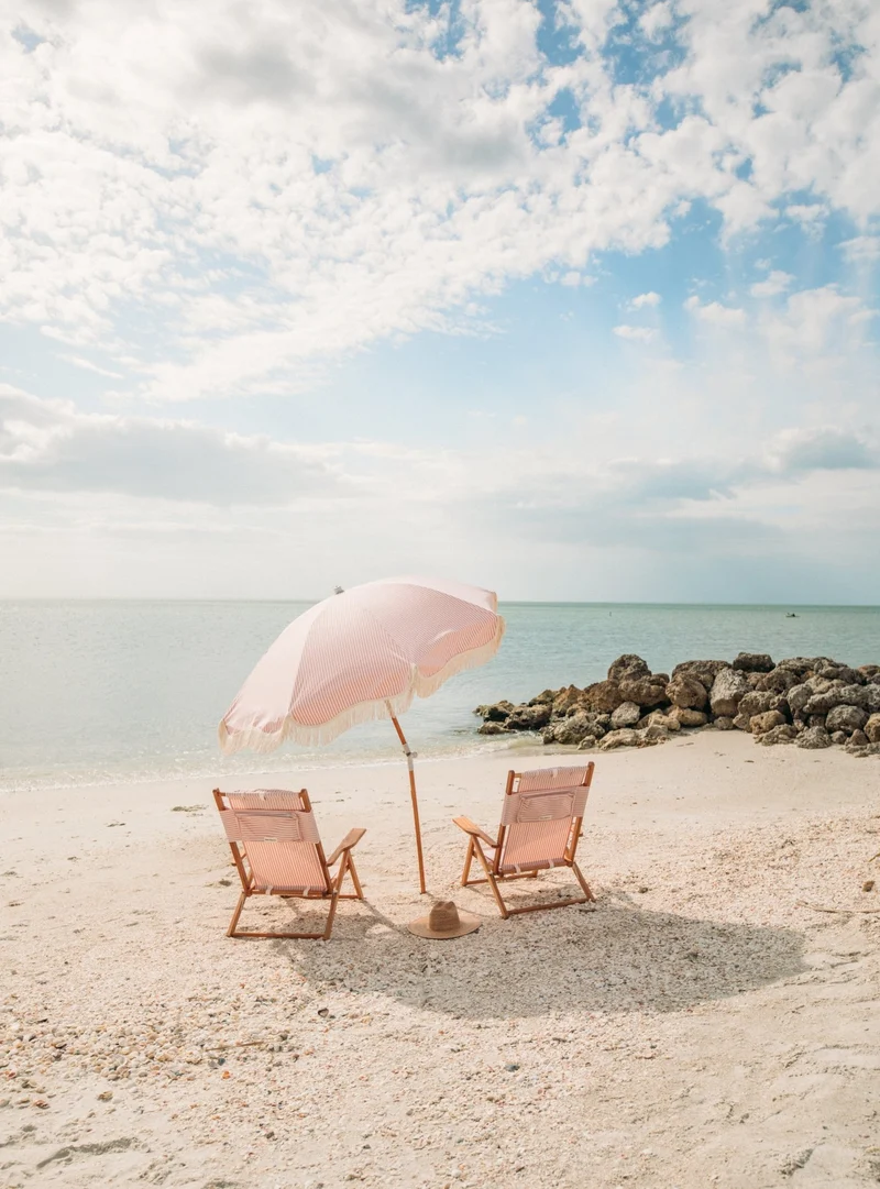 Chaise de plage pliante en toile à rayures rose Lauren's Stripe The Tommy Chair - Business & Pleasure