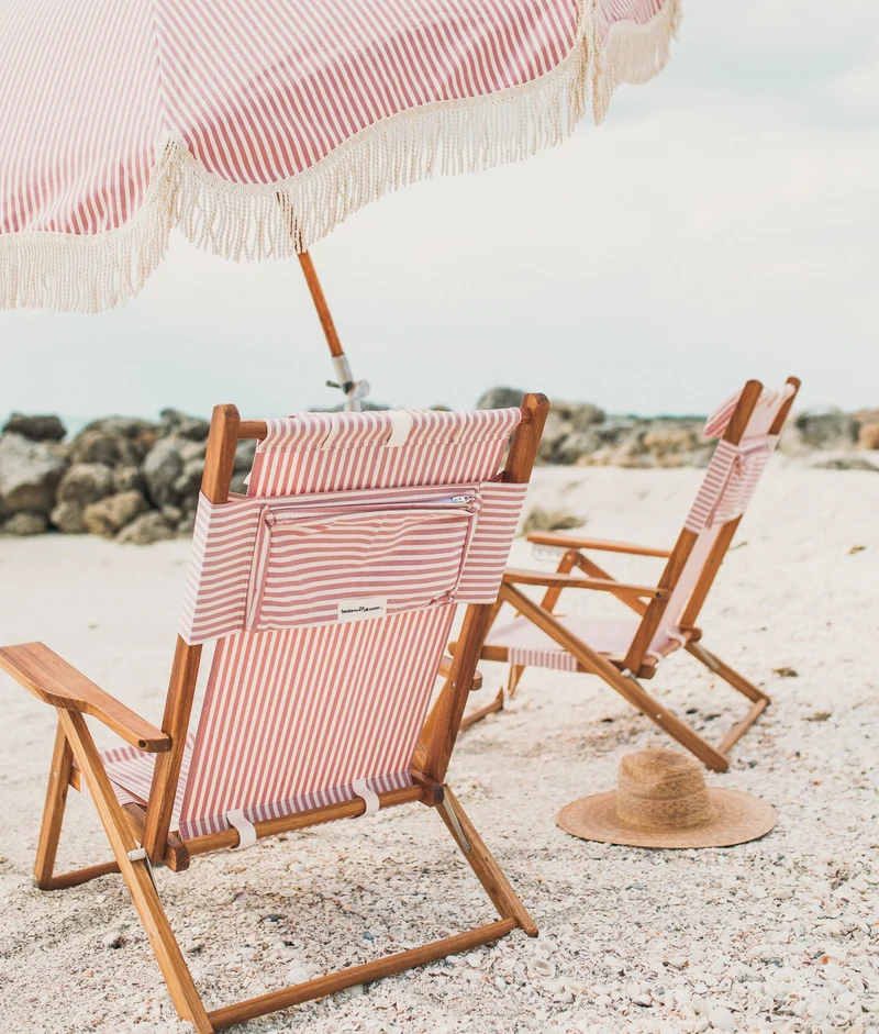 Chaise de plage pliante en toile à rayures rose Lauren's Stripe The Tommy Chair - Business & Pleasure