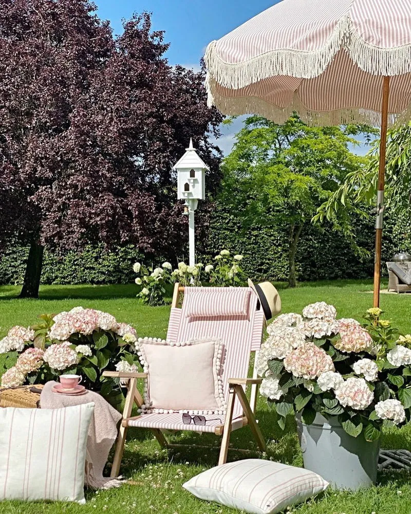 Chaise de plage pliante en toile à rayures rose Lauren's Stripe The Tommy Chair - Business & Pleasure
