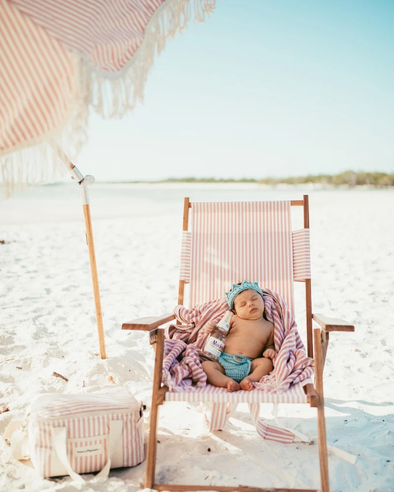 Chaise de plage pliante en toile à rayures rose Lauren's Stripe The Tommy Chair - Business & Pleasure