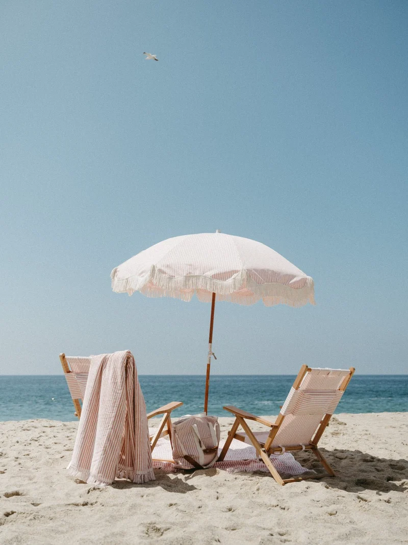Chaise de plage pliante en toile à rayures rose Lauren's Stripe The Tommy Chair - Business & Pleasure