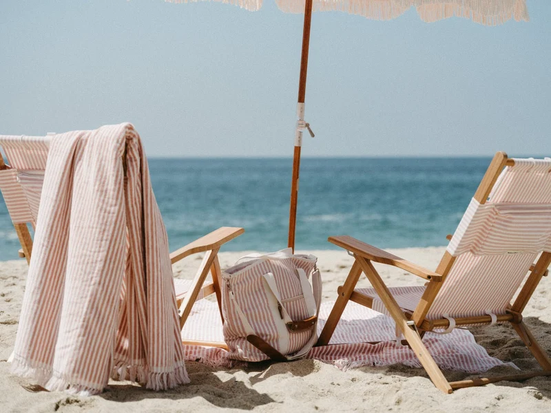 Chaise de plage pliante en toile à rayures rose Lauren's Stripe The Tommy Chair - Business & Pleasure