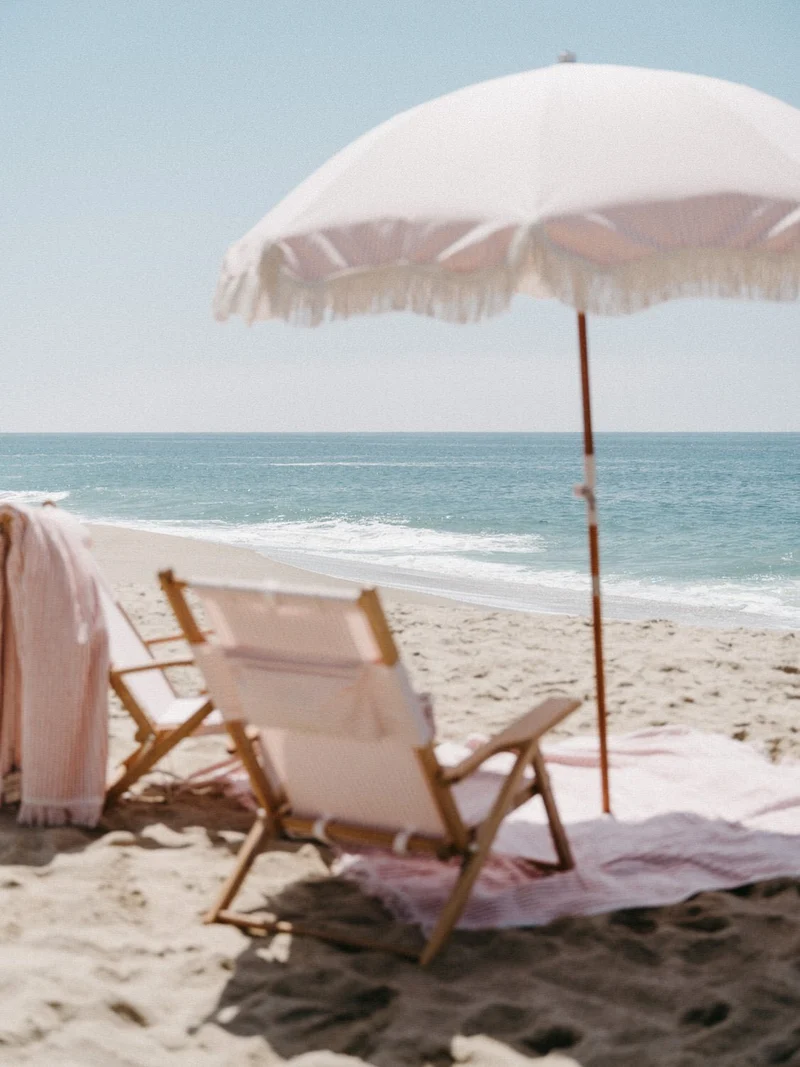 Chaise de plage pliante en toile à rayures rose Lauren's Stripe The Tommy Chair - Business & Pleasure