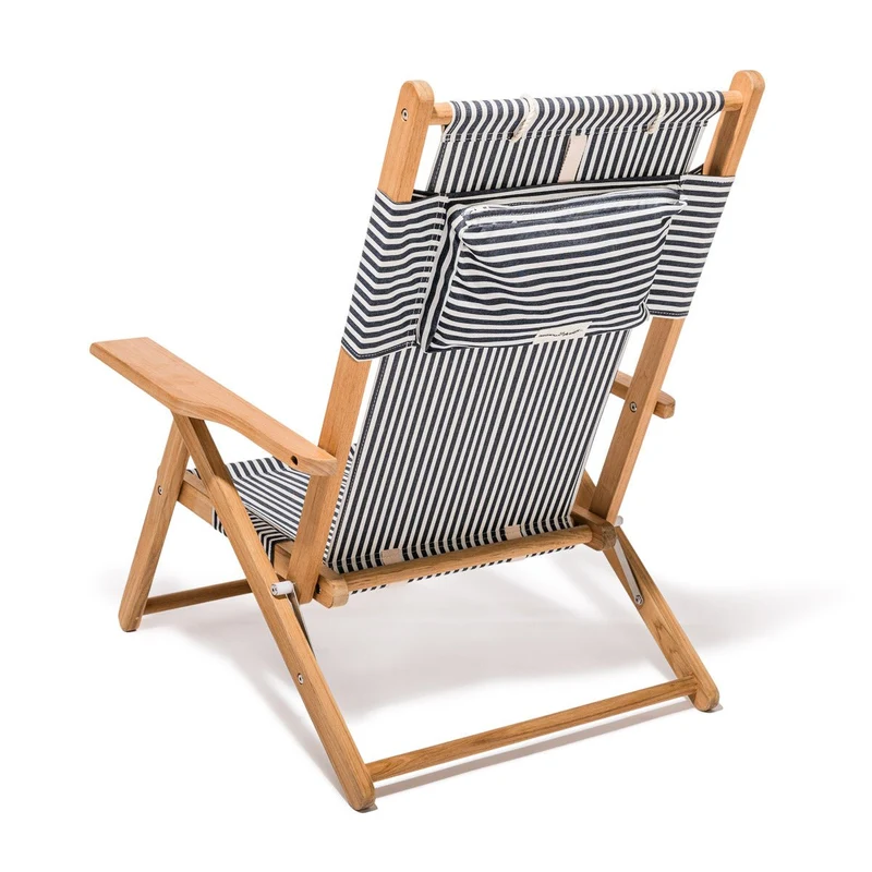 Chaise de plage pliante en toile à rayures bleu marine Lauren's Stripe The Tommy Chair - Business & Pleasure