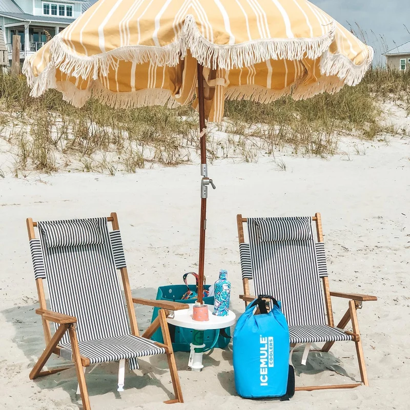 Chaise de plage pliante en toile à rayures bleu marine Lauren's Stripe The Tommy Chair - Business & Pleasure