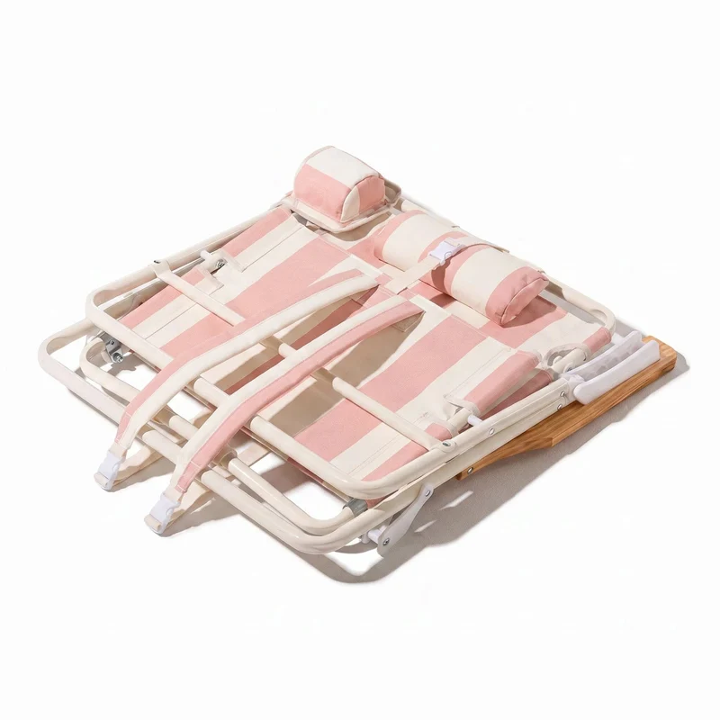 Chaise pliante de plage en toile à rayures rose Crew Pink Stripe The Penny - Business & Pleasure
