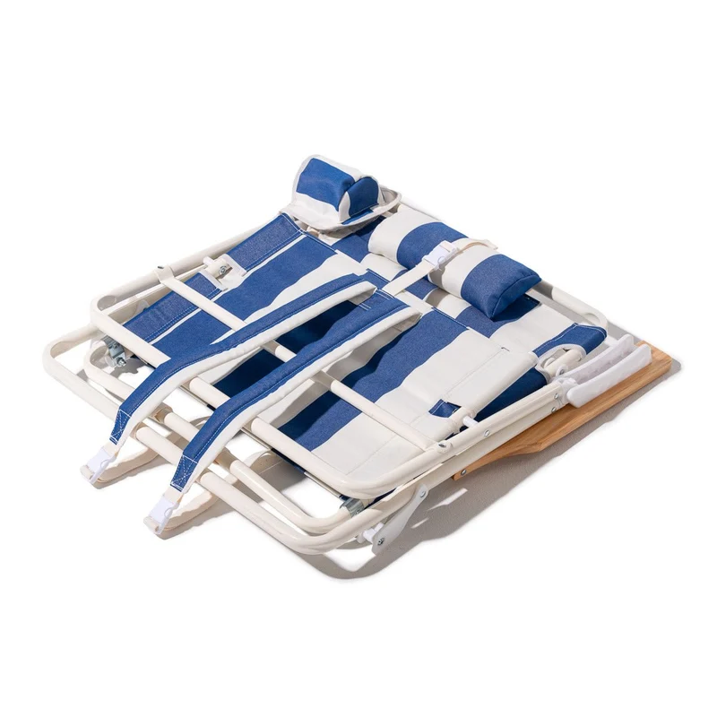 Chaise pliante de plage en toile à rayures bleu Crew Blue Stripe The Penny - Business & Pleasure