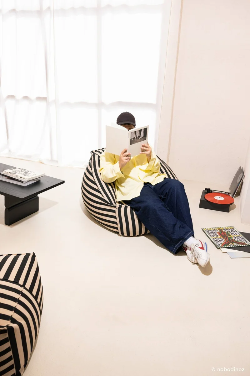 Fauteuil pouf en coton à rayures noir et beige 105 x 105 x 60 cm Ziggy - Nobodinoz