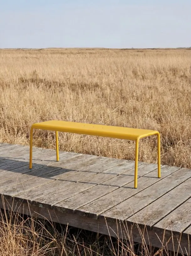 Banc de jardin en acier thermolaqué inoxydable jaune 140x42x45cm Panorama - TIPTOE