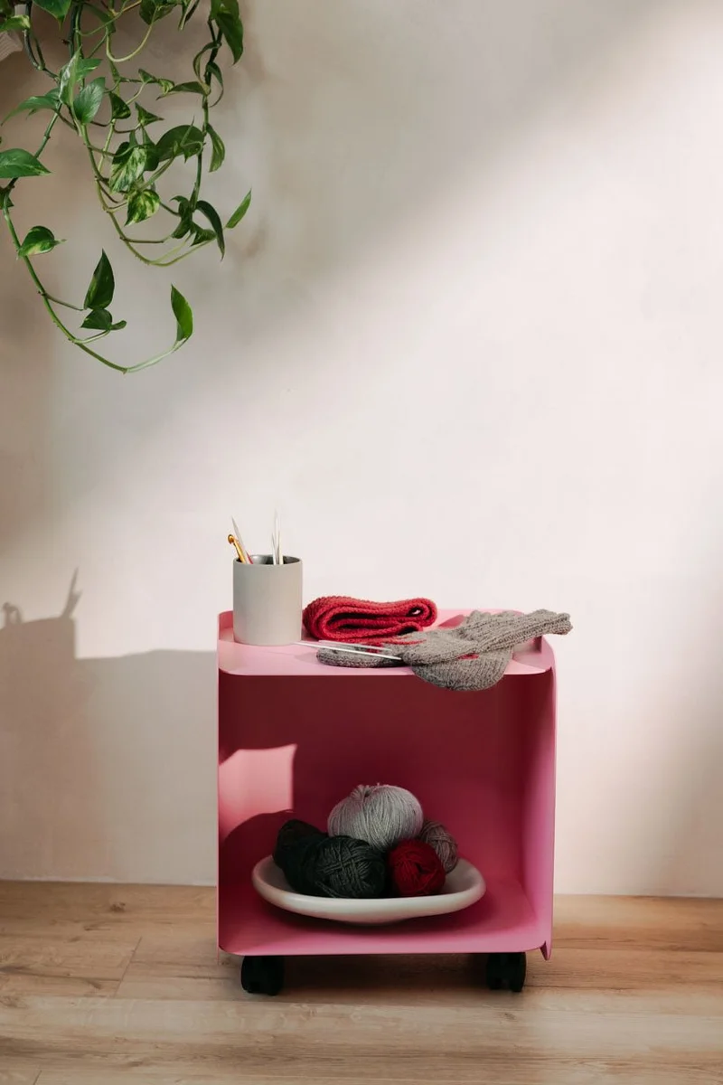Table d'appoint à roulettes en acier rose 40x30x43,5cm Juno - Metallbude