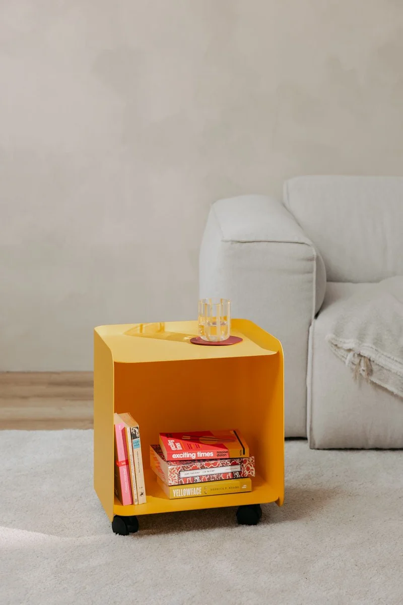 Table d'appoint à roulettes en acier jaune 40x30x43,5cm Juno - Metallbude