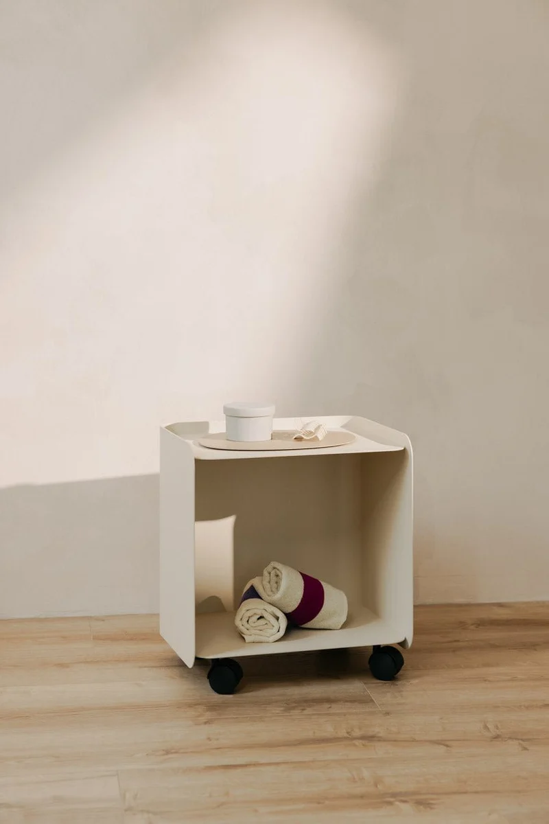 Table d'appoint à roulettes en acier beige 40x30x43,5cm Juno - Metallbude