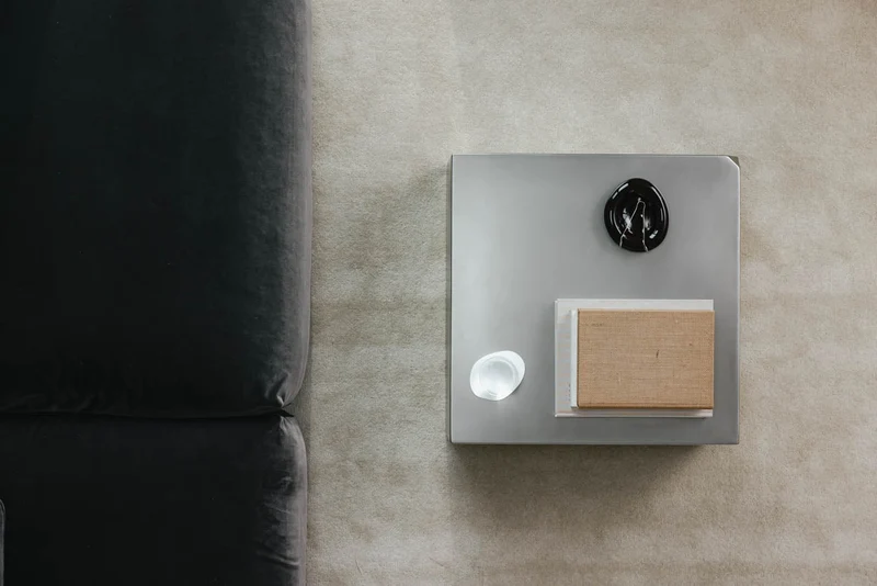 Table basse carrée en acier inoxydable sablé 63x63x27cm Raw c square - Metallbude