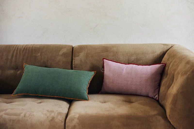 Coussin rose liseré rouge 50 x 30 cm Coton Candy- HKliving