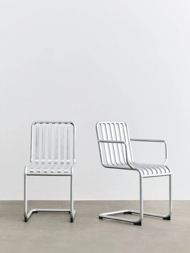 Chaise de jardin avec accoudoirs en acier galvanisé Palissade - HAY