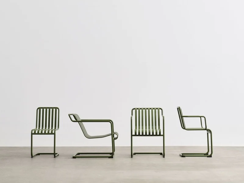 Chaise de jardin avec accoudoirs en acier vert Palissade - HAY