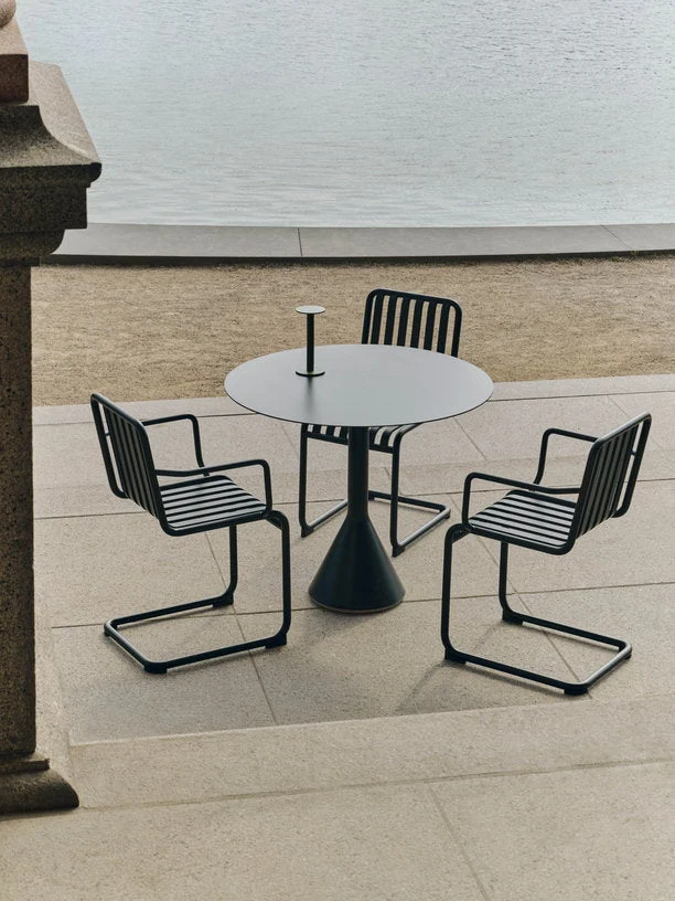 Chaise de jardin avec accoudoirs en acier gris anthracite Palissade - HAY