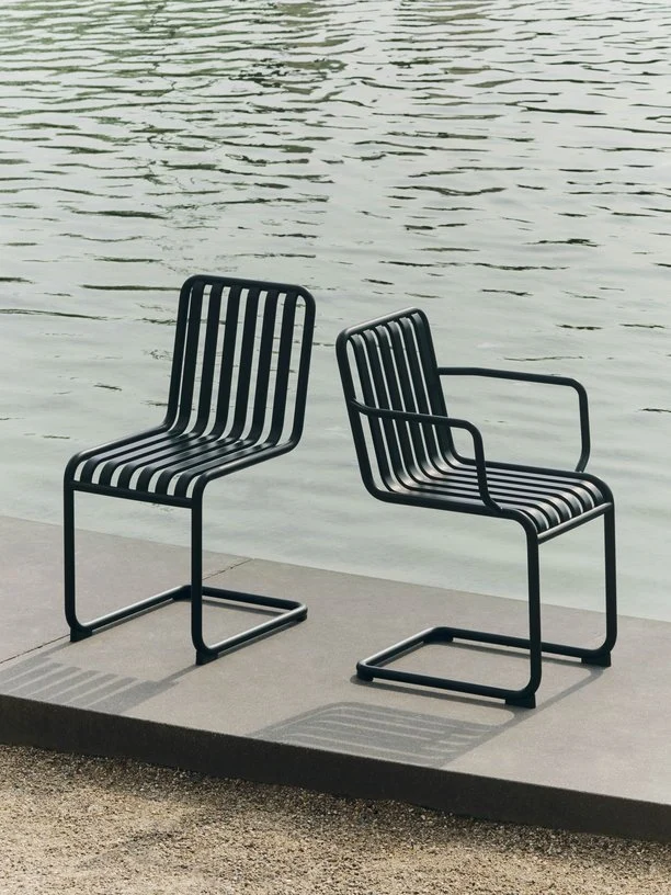 Chaise de jardin avec accoudoirs en acier gris anthracite Palissade - HAY