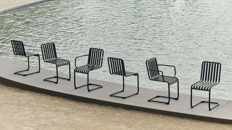 Chaise de jardin avec accoudoirs en acier gris anthracite Palissade - HAY