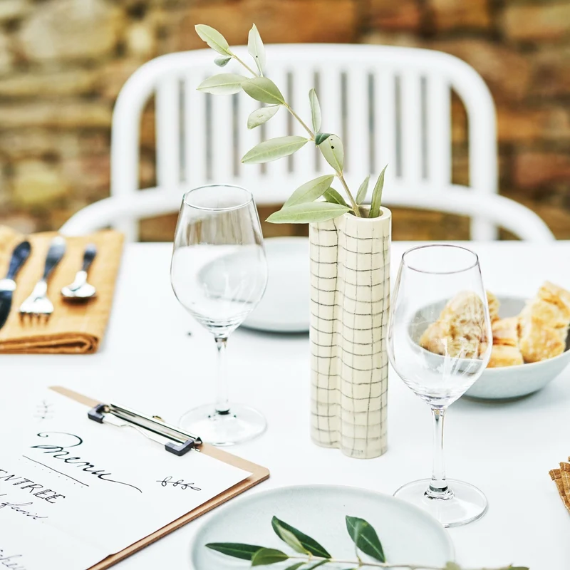 Chaise de jardin avec accoudoirs à lames en acier inoxydable blanc pur Patio - Tolix