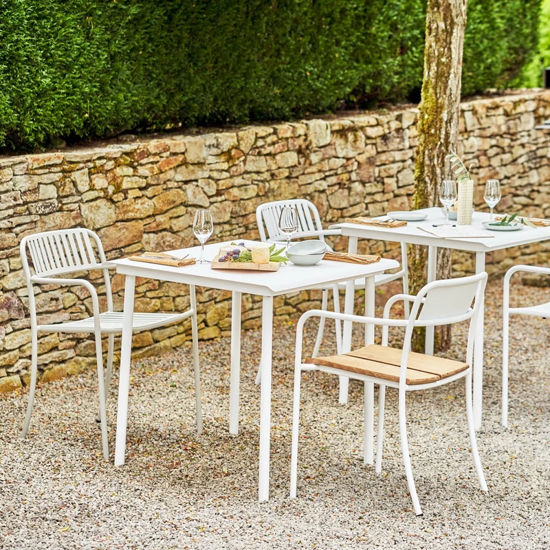Chaise de jardin avec accoudoirs à lames en acier inoxydable blanc pur Patio - Tolix